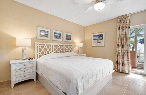 Barrier Island Complejo | Walk to Beach and Strip- 2 bedrooms, and WiFi in Fort Lauderdale