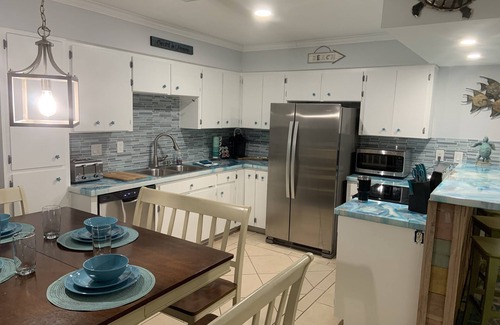 Englewood Apartamento | WALK TO BEACH ACCESS!! BOOK TODAY!