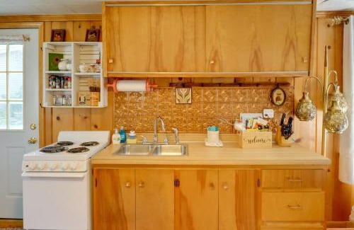 Port Austin Apartamento | Walk to Beach Access! Chic Port Austin Studio