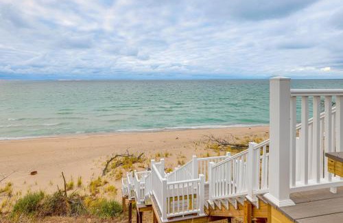 Manistee Casa | Walk to Beach and Lake Michigan Manistee Bliss!