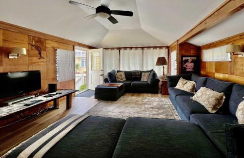 Avalon Casa | Walk to Beach and Main St Catalina Island Cottage!