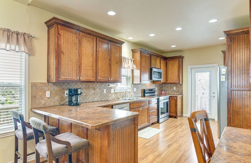 Port Bolivar Casa | Walk to Beach: Bayfront Gilchrist Getaway!