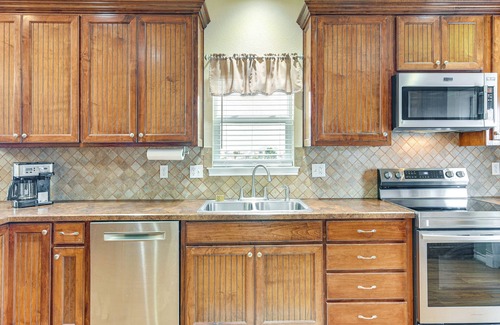 Port Bolivar Casa | Walk to Beach: Bayfront Gilchrist Getaway!