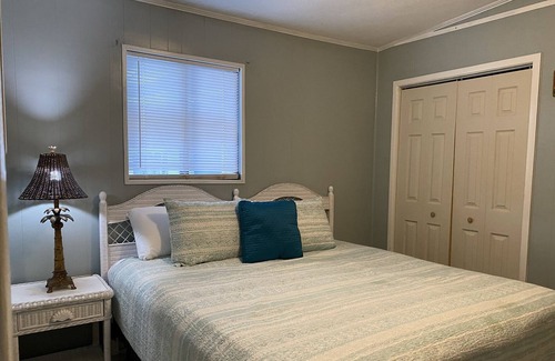Biltmore Beach Cabaña | Walk to Beach Budget Friendly Cottage for 7+, Small Pet Reqs Apprvl & Fee