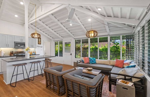 Kaanapali Cabaña | Cozy Beach Bungalow +Bikes & Pickleball Gear