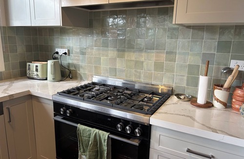 Bateau Bay Casa | Walk to beach, cafes, national parks from chic coastal retreat