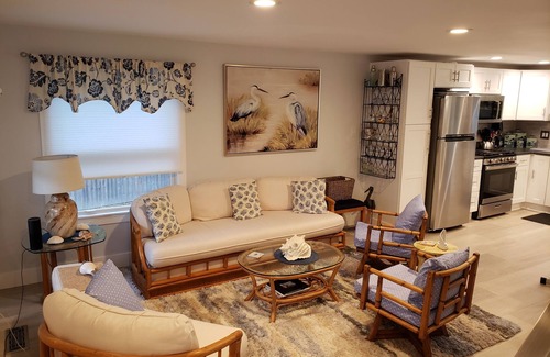 Jamestown Shores Casa | Walk to beach - Comfy new home