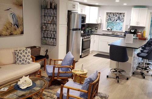 Jamestown Shores Casa | Walk to beach - Comfy new home