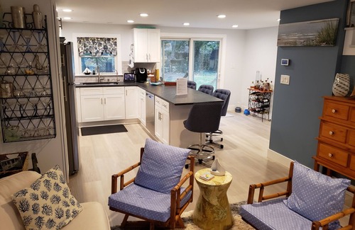 Jamestown Shores Casa | Walk to beach - Comfy new home