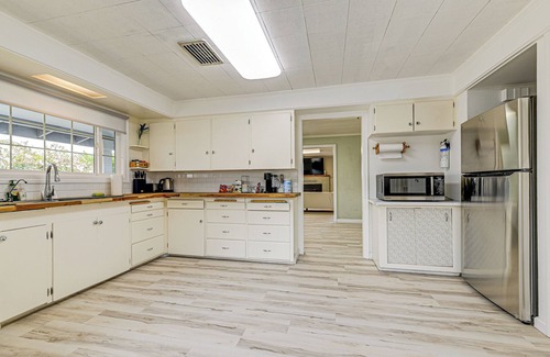 Smith River Casa | Walk to Beach: Cozy Home w/Deck in Smith River!