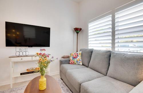 Cocoa Beach Apartamento | Walk to Beach Dog-Friendly Gem in Cocoa Beach!