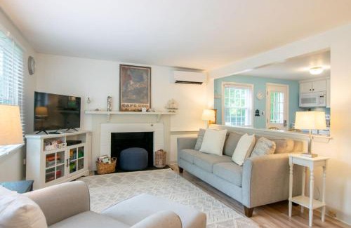 Brewster Casa | Walk to Beach Dog Welcome