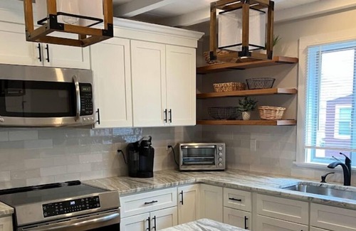 Portsmouth Casa | Walk to beach from newly remodeled modern and cozy beach cottage