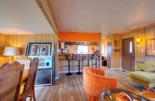 Ocean Shores Casa | Walk to Beach! Fun Retro Retreat in Ocean Shores
