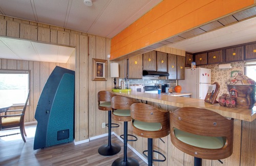 Ocean Shores Casa | Walk to Beach! Fun Retro Retreat in Ocean Shores