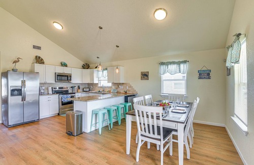 Freeport Casa | Walk to Beach: Gulf-View Home in Surfside Beach!