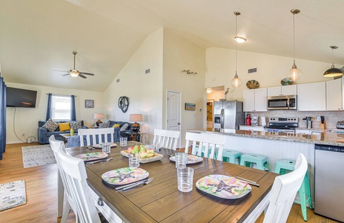Freeport Casa | Walk to Beach: Gulf-View Home in Surfside Beach!