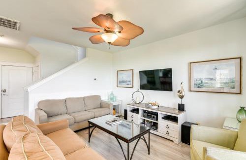 Galveston Casa | Walk to Beach Galveston Home with Resort Perks!
