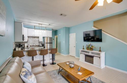 Gulfport Casa | Walk to Beach Gulfport Retreat with Patio