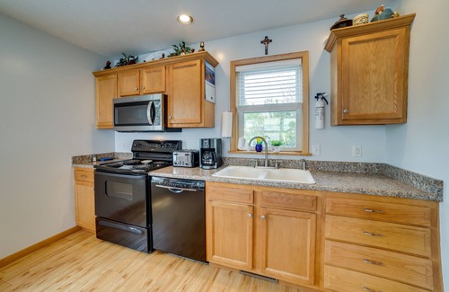 Edinboro Cabaña | Walk to Beach, Lake Edinboro Views: 'Camp Dickson'