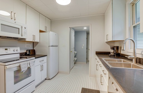 Manistee Casa | Walk to Beach & Lake Michigan: Manistee Bliss!