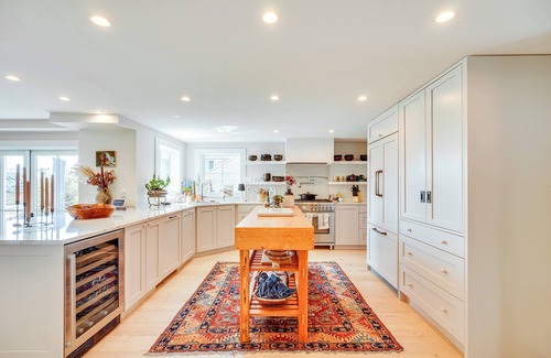 Rowayton Casa | Walk to Beach: Luxe Home w/ Fire Pit in Rowayton!