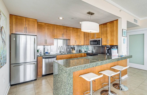 Biloxi Condominio | Walk to Beach: Luxury Biloxi Condo w/ Pool Access!