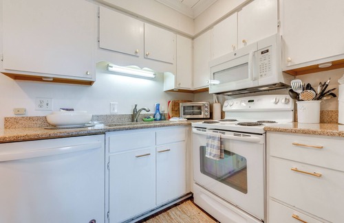 Gulf Stream Estates Condominio | Walk to Beach & Marsh: Condo in Murrells Inlet