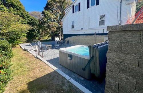 Old Orchard Beach Casa | Walk to Beach Maine Home with Hot Tub and Deck!