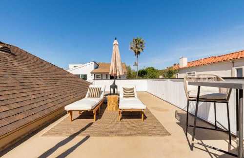 Huntington Beach Apartamento | Walk to Beach! Patio, Rooftop, Yard, BBQ! Downtown Huntington