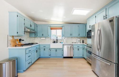 Huntington Beach Apartamento | Walk to Beach! Patio, Rooftop, Yard, BBQ! Downtown Huntington