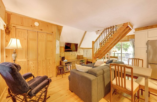 Eidelweiss Village Cabina | Steps to Lake, Beach & Playground: Madison Cabin