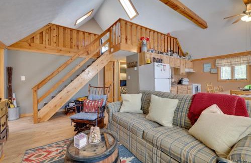 Pocono Lake Casa | Walk to Beach Pocono Lake Cabin with Pool Access!