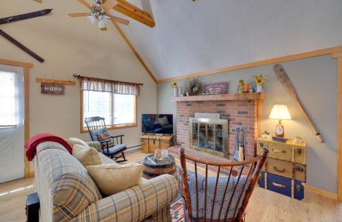 Pocono Lake Casa | Walk to Beach Pocono Lake Cabin with Pool Access!