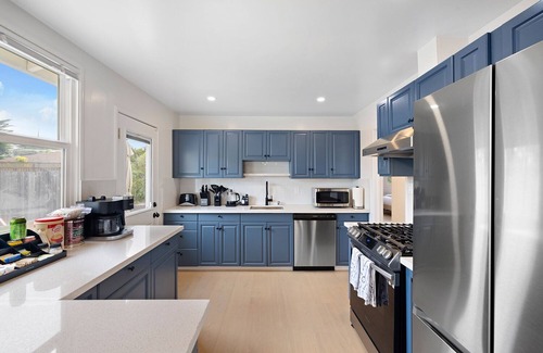 Linda Mar Casa | Walk to Beach -3 beds- 1 bath- Safe Town Remodeled Modern House I 20 min to SFO