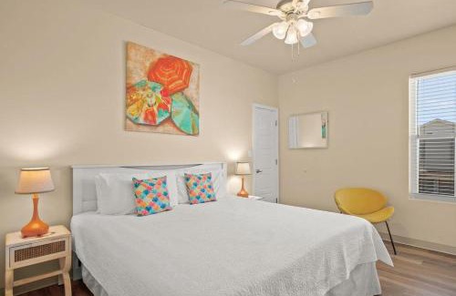 Corpus Christi Casa | Walk to Beach Shared Pool & Grill Dog Friendly