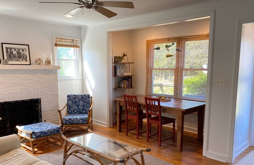 Southold Casa | Walk to beach! Simple Cottage Bliss. Peaceful & Private.