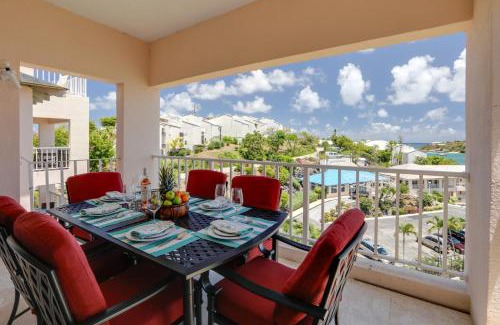 Nazareth Apartamento | Walk to Beach St Thomas Condo with Balconies