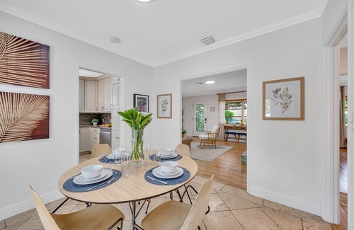 Lauderdale Beach Casa | Walk to beach / two cottages / swimming pool / hot tub / Surf and Sand / RESlDENCES
