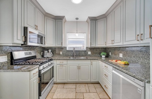 Lauderdale Beach Casa | Walk to beach / two cottages / swimming pool / hot tub / Surf and Sand / RESlDENCES