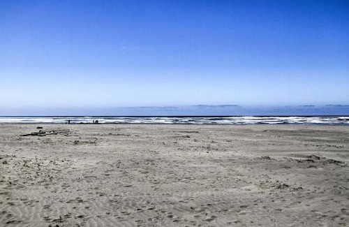 Moclips Casa | Walk to Beach! The Little Orcas Moclips Cottage