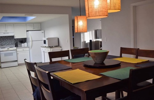 Ocean Breeze Estates Casa | Walk to Beach; Bikes, Paddleboard; What a deal!