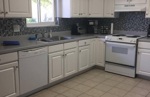 Ocean Breeze Estates Casa | Walk to Beach; Bikes, Paddleboard; What a deal!