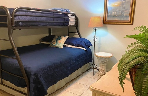 Holiday Beach Cabaña | Walk to Beach, Sleeps 8, Pvt Cottage on East End of PCB
