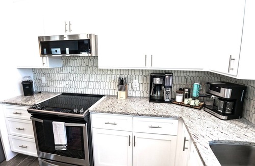 Laguna Beach Casa | Walk to Beach! Family Retreat, Grill, Pool Table, Private Patio & Free parking