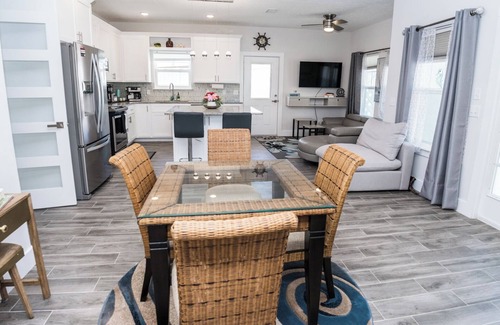 Laguna Beach Casa | Walk to Beach! Family Retreat, Grill, Pool Table, Private Patio & Free parking