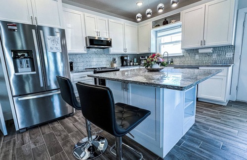 Laguna Beach Casa | Walk to Beach! Family Retreat, Grill, Pool Table, Private Patio & Free parking