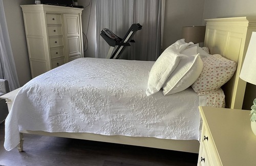 Quioque Cabaña | Walk to beautiful Westhampton Beach town restaurants and shops 2 room Suite.