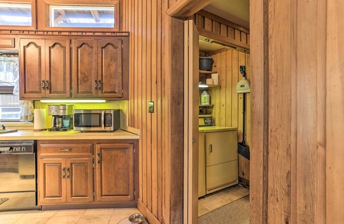 Gouldsboro Cabina | ¡NUEVO! Casa de familia con terraza, a pie de Big Bass Lake!