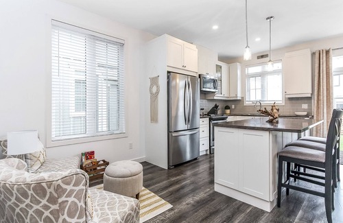 The Blue Mountains Casa | Walk to Blue Mountain Village & Bike to Downtown / Main Street. Community Pool.